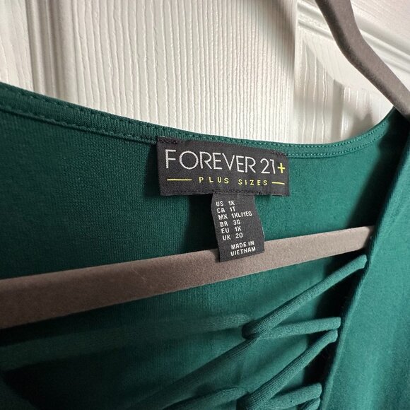 Forever 21 Plus 1X Dark Green 3/4 Sleeve Top w Criss Cross Low Cut Neckline - Picture 3 of 5